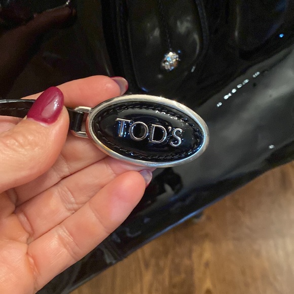 TOD’S black patent leather tote bag with silver tab (75933). - Picture 10 of 10